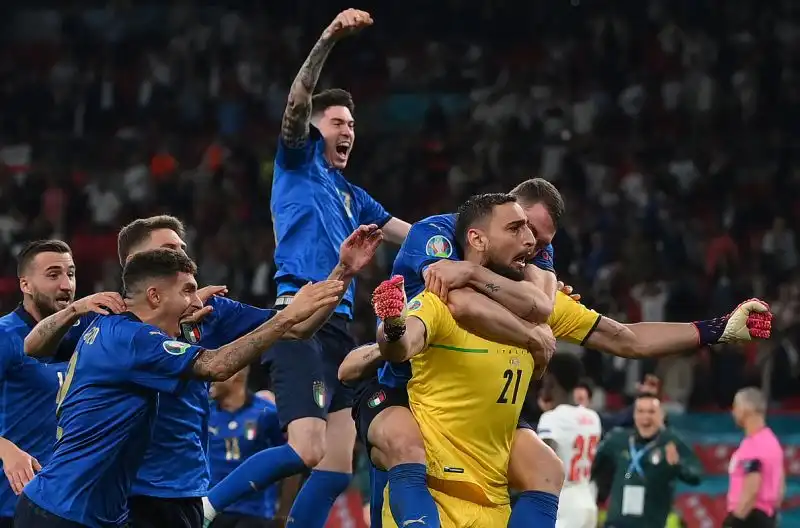 L'Italia torna campione d'Europa: lo fa battendo l'Inghilterra ai rigori dopo una finale indimenticabile a Wembley