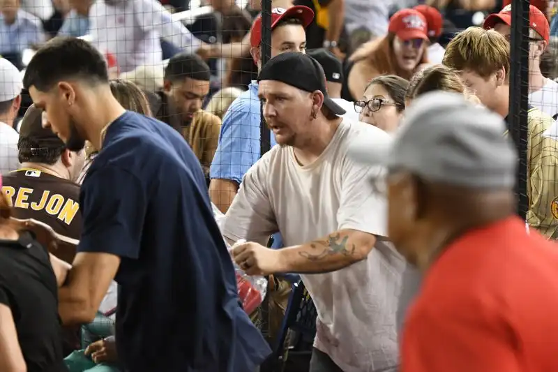 Nel corso del match di baseball tra Nationals e Padres si sono sentiti numerosi spari