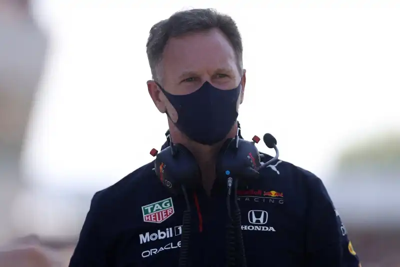 Christian Horner boccia i giochi mentali di Lewis Hamilton