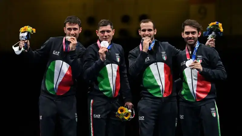 Berrè, Curatoli, Montano e Samele: il quartetto azzurro ha conquistato l'argento nella sciabola a squadre