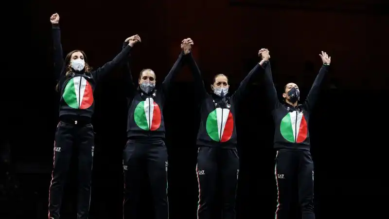 Undicesima medaglia per l'Italia, la sesta di bronzo. Rossella Fiamingo, Federica Isola, Mara Navarria e Alberta Santuccio l'hanno conquistata nella scherma (prova a squadre di spada)