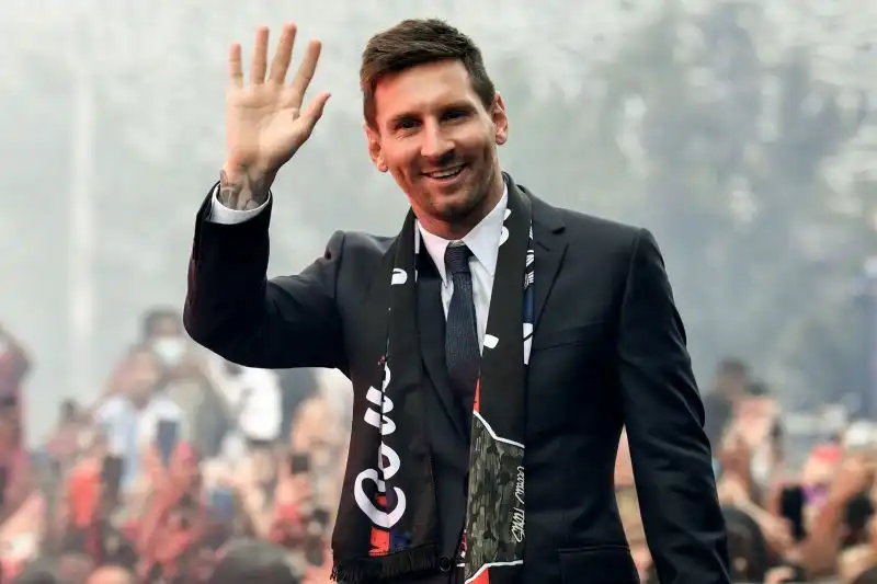 Messi giocherà per il PSG almeno fino al giugno del 2023, come stabilito dal contratto biennale che ha firmato