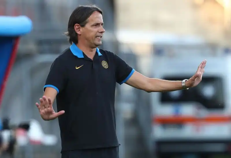 L'Inter si affida Simone Inzaghi, cui spetterà il compito di continuare a vincere dopo l'addio di Antonio Conte