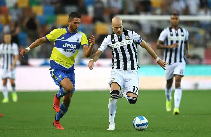 Allegri stecca al debutto: la sua Juventus non va oltre il 2-2 alla Dacia Arena contro l'Udinese, a Dybala e Cuadrado replicano nella ripresa Pereyra e Deulofeu