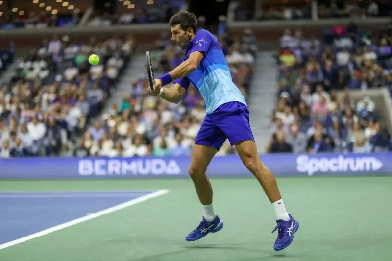 Novak Djokovic ha invece gareggiando indossando un completo a blocchi di colore dal blu all'azzurro