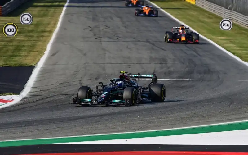 gara sprint a Bottas, pole a Max Verstappen. Ok le Ferrari