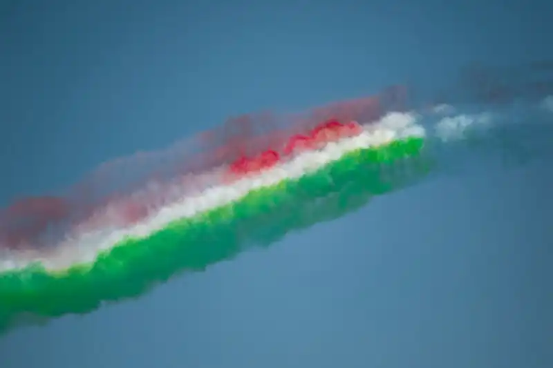Le Frecce Tricolori, che rappresentano l'Italia dal 1961, volano a una velocità compresa tra i 450 e i 700 km all'ora. Foto di Cristian Lovati