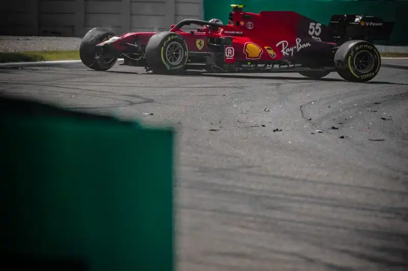 Incidente per Carlos Sainz nel corso della FP2 del Gran Premio d'Italia sul circuito di Monza. Foto di Cristian Lovati
