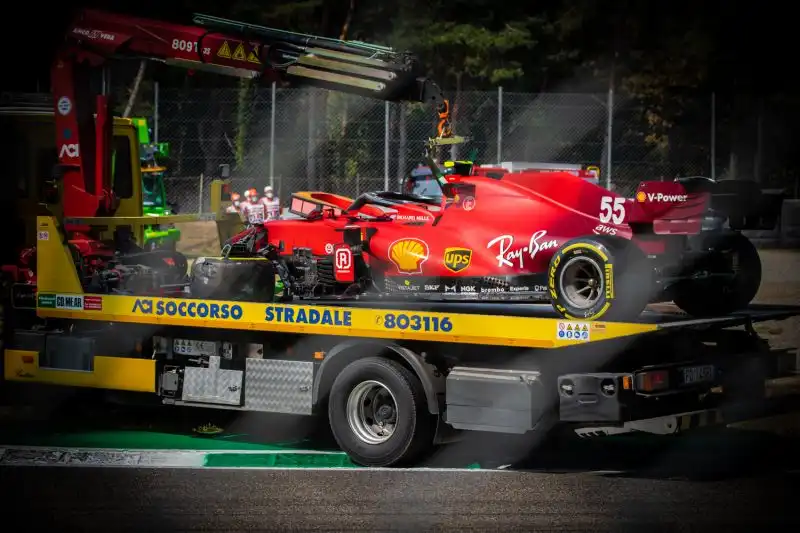 L'auspicio dei tifosi Ferrari è che Sainz possa prendersi una rivincita nella Sprint Race di sabato e nella gara di domenica. Foto di Cristian Lovati