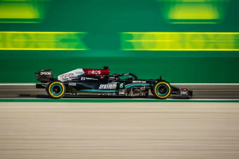 Sabato da incubo per Lewis Hamilton, che sbaglia al via e scivola in quinta posizione: domenica partirà dalla quarta piazza. Foto di Cristian Lovati
