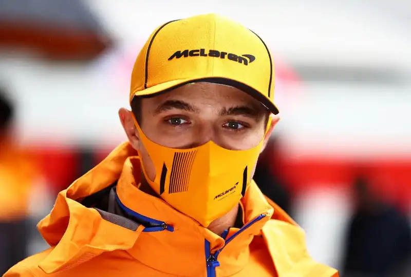 Lando Norris fa l’occhiolino alla Ferrari