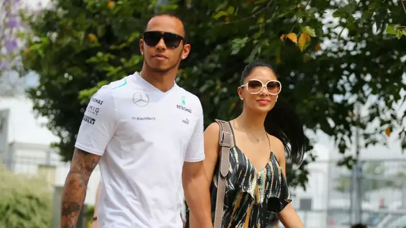 La vita sentimentale di Lewis Hamilton è molto chiacchierata, da ricordare la sua storica ex fidanzata Nicole Scherzinger