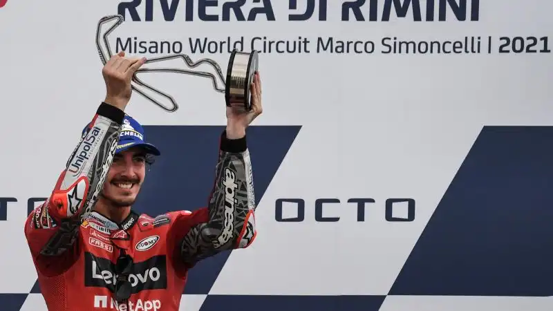 In MotoGP, Pecco Bagnaia conquista due vittorie consecutivamente, la prima ad Aragon e la seconda a Misano