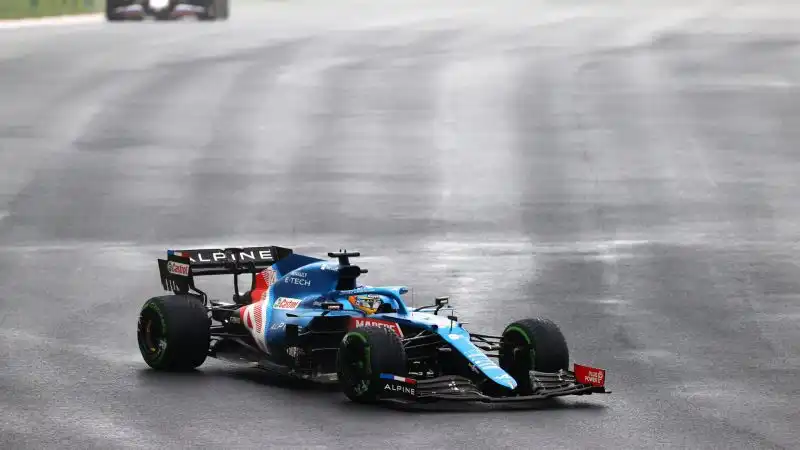 Fernando Alonso 6.5: prova a battagliare fin dall'inizio, con grinta e coraggio