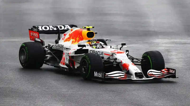 Sergio Perez 7: gli chiedono di arrivare davanti ad Hamilton e va anche sul podio