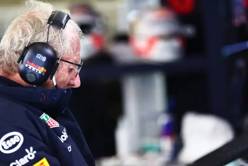 F1, Helmut Marko mette pressione alla Mercedes