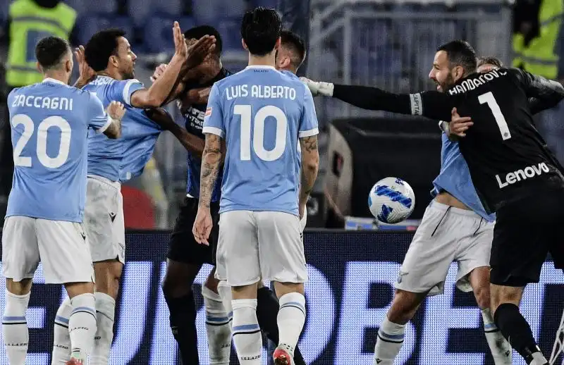 "La Lazio ci sta che non butti fuori la palla, lì abbiamo perso la testa", ha ammesso Simone Inzaghi.