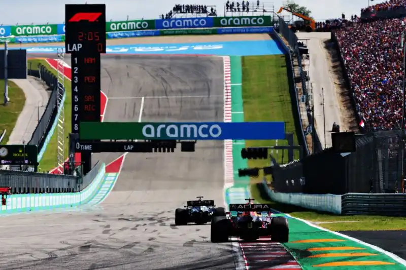 A Austin trionfa Verstappen, Hamilton lotta ma è solo secondo. Ancora buoni segnali dalle Ferrari