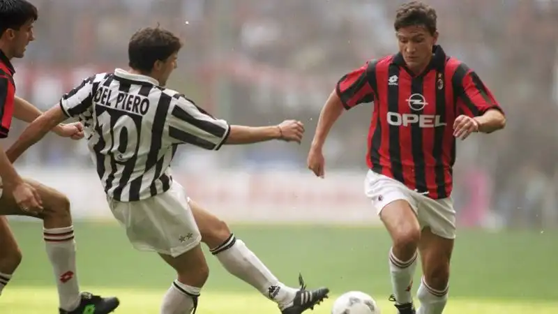 1 - Roberto Baggio vinse due scudetti in due anni di fila con due squadre diverse. Chi altro ci riuscì negli anni '90?
A - Giovanni Galli
B - Luigi Sartor
C - Alessandro Orlando
D - Paolo Di Canio