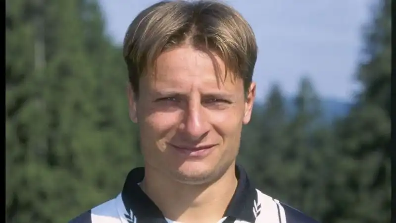 Alessandro Orlando, che si laureò campione d'Italia nel Milan 1993-'94 e nella Juventus 1994-'95. Luigi Sartor vinse due anni di fila con due squadre diverse, ma la Coppa Uefa (Inter '98 e Parma '99)