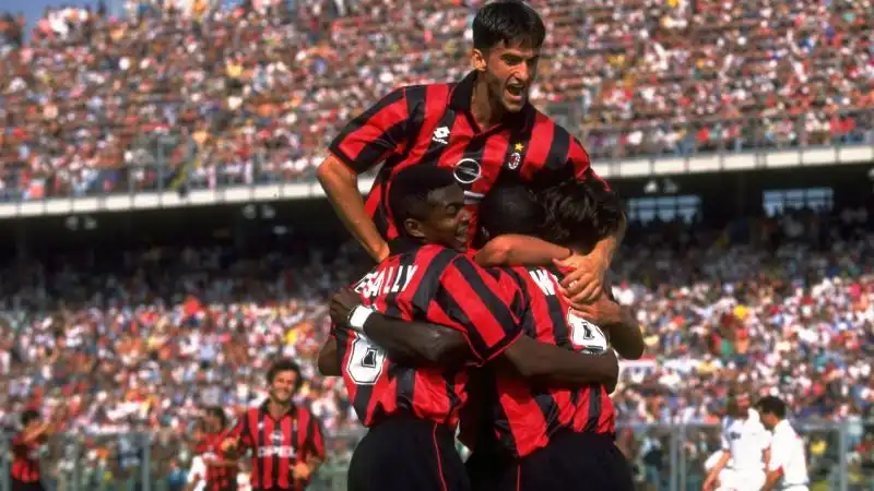 2 - In Cremonese-Atalanta del 23 febbraio 1992, il portiere grigiorosso Rampulla segnò uno storico gol. Come?
A - Punizione dal limite
B - Rigore
C - Colpo di testa su punizione
D - Rinvio dal fondo