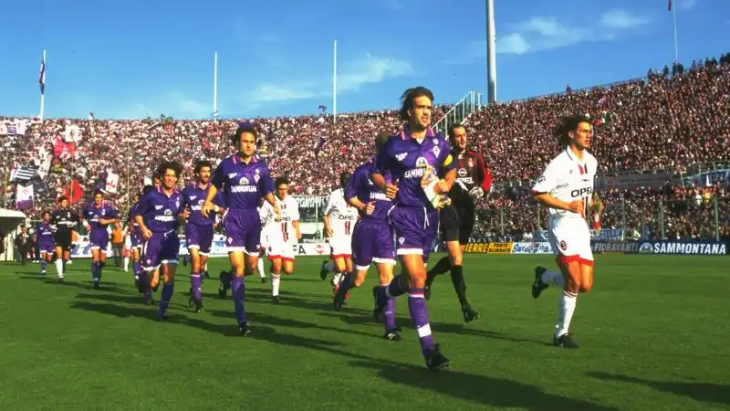 4 - Fece sensazione il 13 dicembre 1998 segnando (peraltro da ex) tre gol tutti su punizione alla Sampdoria. Chi è?
A - Roberto Mancini
B-  Clarence Seedorf
C - Enrico Chiesa
D - Sinisa Mihajlovic
