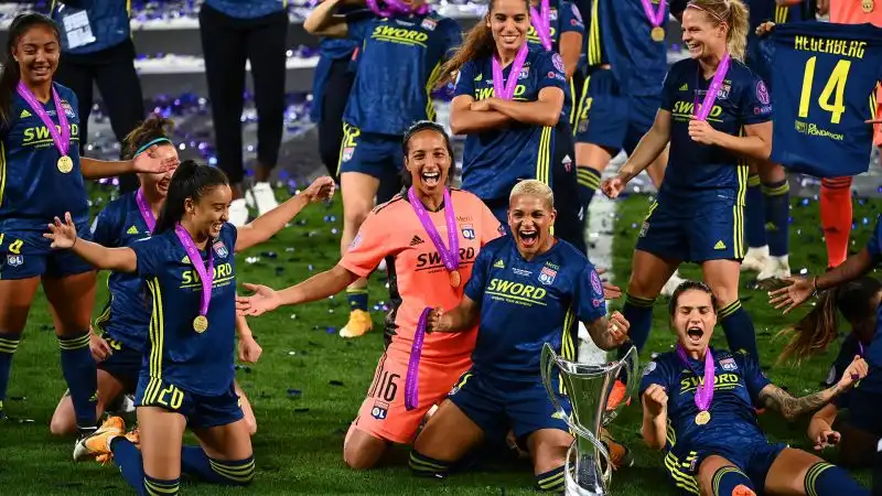 Club con il quale ha vinto la Women's Champions League nella stagione 2019-2020