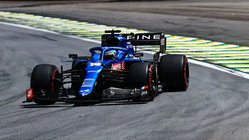 F. Alonso 6: grandi battaglie sulla pista che lo ha reso due volte campione del mondo, ma sul finale deve cedere il passo al compagno Ocon