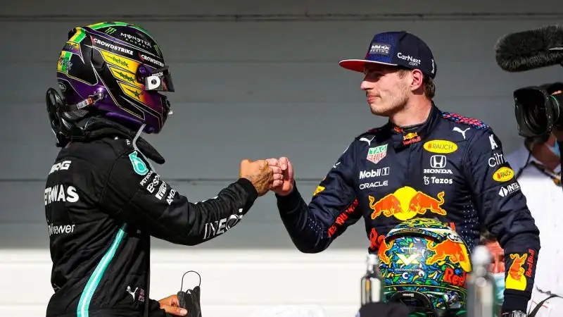Nella classifica dei piloti il distacco tra Lewis Hamilton e Max Verstappen è di soli quattordici punti