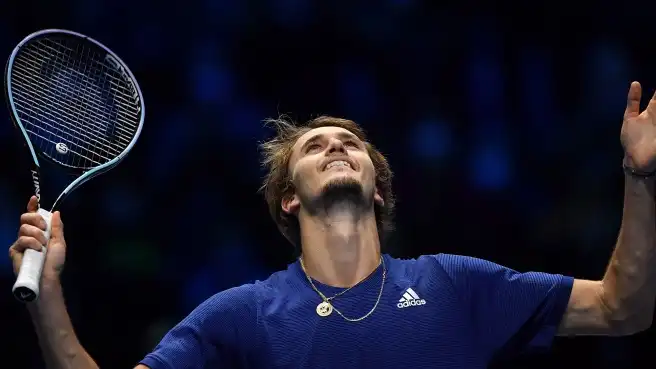 Atp Finals: Zverev sorprende Djokovic e va in finale