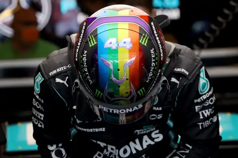 F1, Lewis Hamilton si gode la nuova veste di Abu Dhabi