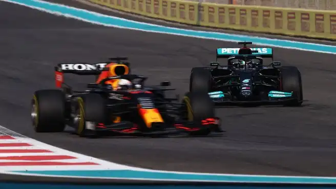 F1, FP3 Abu Dhabi: Lewis Hamilton e Max Verstappen vicinissimi