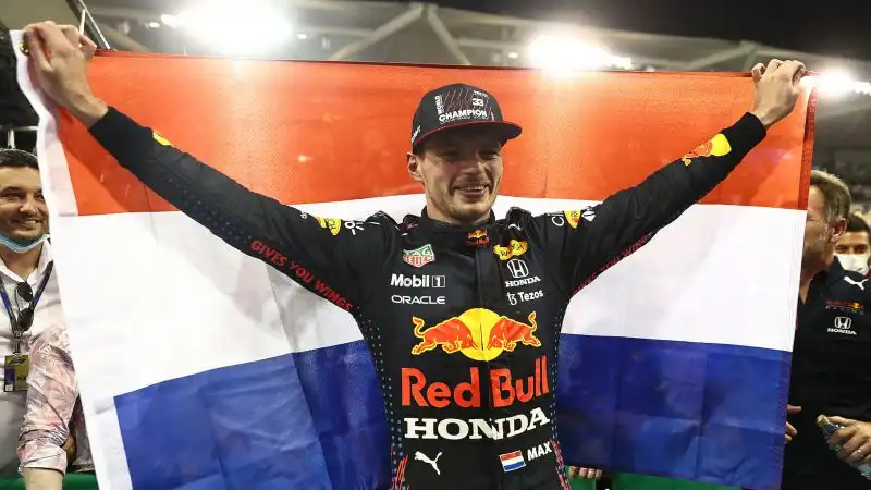 Max Verstappen 9.5: un punto in più di Hamilton per la vittoria finale. Dimostra di non aver paura a spingersi al limite