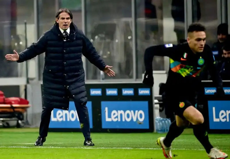 Inzaghi 6: la sua ex squadra lo mette in difficoltà e l'Inter non riesce a esprimere tutto il suo gioco, ma arriva comunque la vittoria