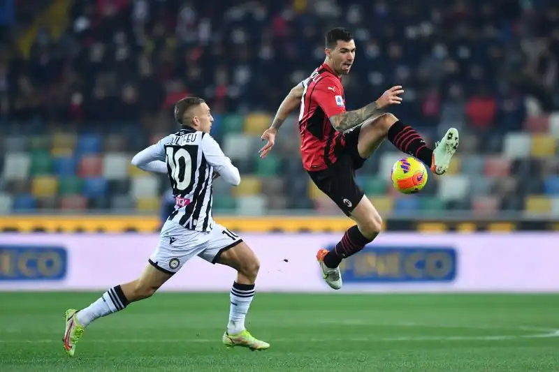 Alessio Romagnoli: il centrale ha perso la titolarità nel Milan e il club gli chiede di ridursi l'ingaggio. Qualora le parti non dovessero trovare l'accordo, a giugno saluterà in direzione Premier