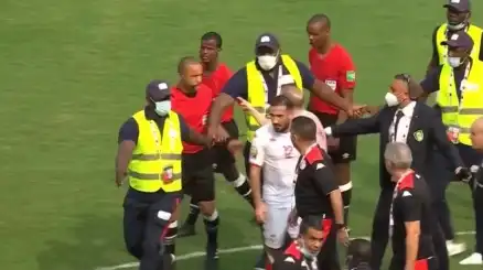 Coppa d'Africa: arbitro esce dal campo scortato alla fine di Tunisia-Mali. Guarda il video