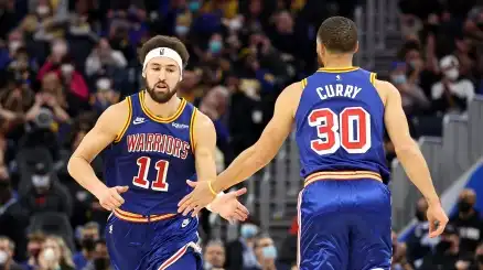 NBA, Golden State festeggia con il duo Curry-Thompson
