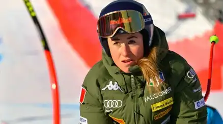 Infortunio Sofia Goggia, Olimpiadi a rischio. Elena Curtoni vince a Cortina