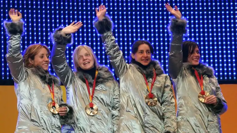 La prima è arrivata alle Olimpiadi di casa di Torino 2006: bronzo in staffetta insieme a Marta Capurso, Katia Zini e Mara Zini.