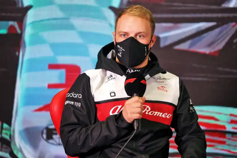 da Valtteri Bottas subito frecciata a Lewis Hamilton