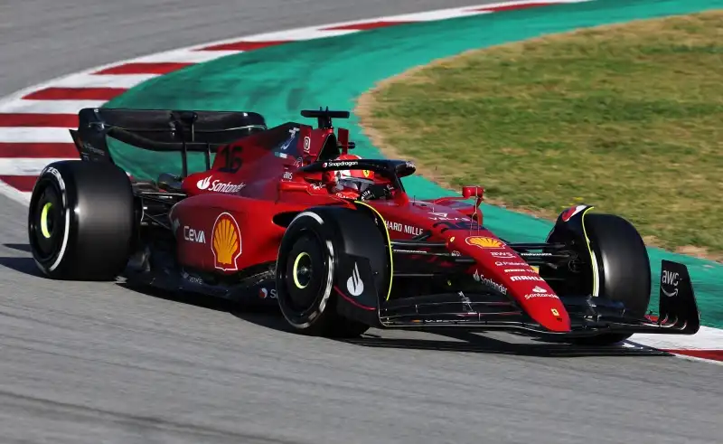 C'è tanta attesa per la nuova Ferrari: Charles Leclerc ha inaugurato la stagione della Rossa.