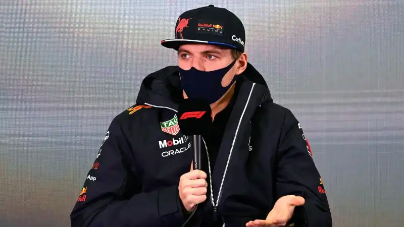 Max Verstappen per ora non pensa a Lewis Hamilton