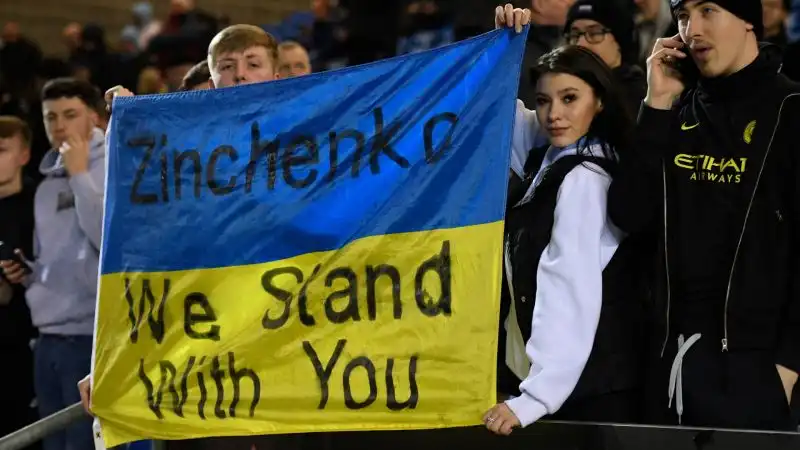 I tifosi del Manchester City si sono stretti intorno a Oleksandr Zinchenko