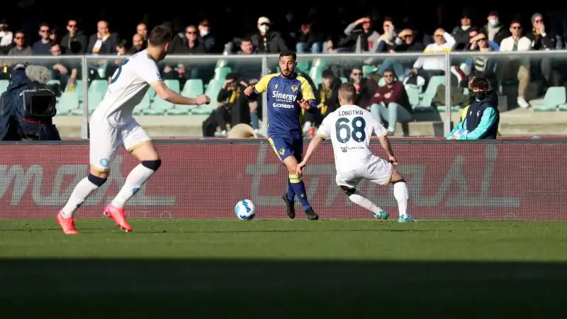 Ceccherini 4.5: in difficoltà in copertura in occasione delle due reti del Napoli, il secondo giallo nei minuti finali della partita gli costa l'espulsione