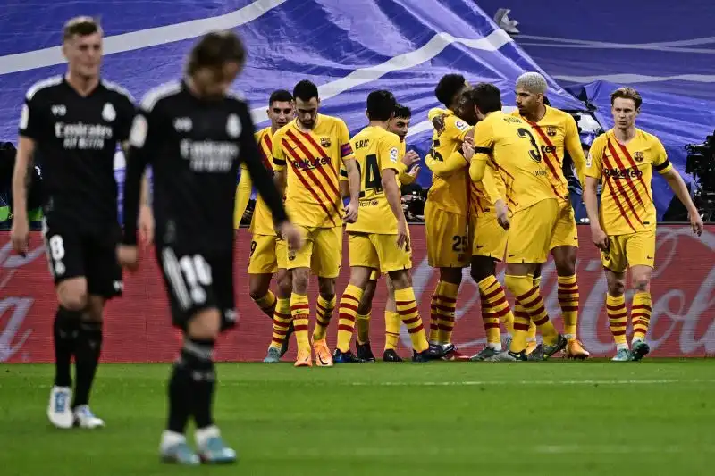 L'attesissimo Clasico della Liga si è concluso con un clamoroso 4-0 per il Barcellona.