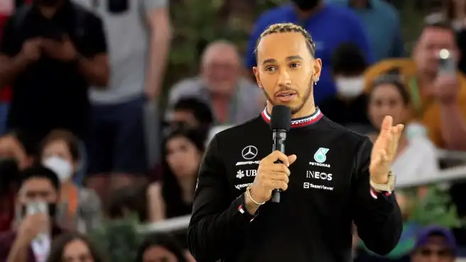 Lewis Hamilton medita il tradimento