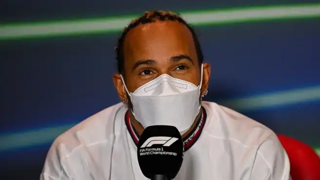 F1, Lewis Hamilton sorride a metà: la sua spassionata ammissione