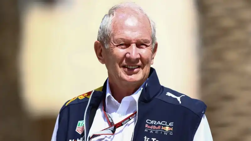 Formula 1, Helmut Marko sbeffeggia Lewis Hamilton sul mal di schiena