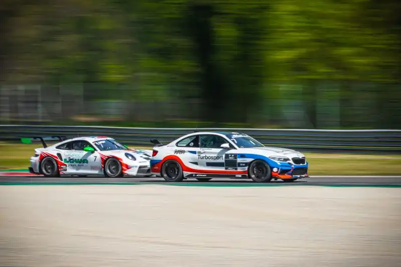 Tra i marchi presenti BMW in vista del via del campionato monomarca che prenderà il via a Monza prossimo weekend in occasione del weekend Aci Sport. Foto di Cristian Lovati