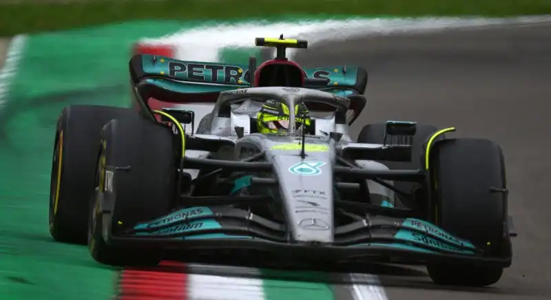 Lewis Hamilton 4,5: arranca per tutto il weekend e in gara non migliora, amaro tredicesimo posto